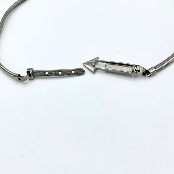 Vintage Skinny Silver Tone Metal Stretchy Belt Arrow Buckle Size Small S Womens - Picture 3 of 8